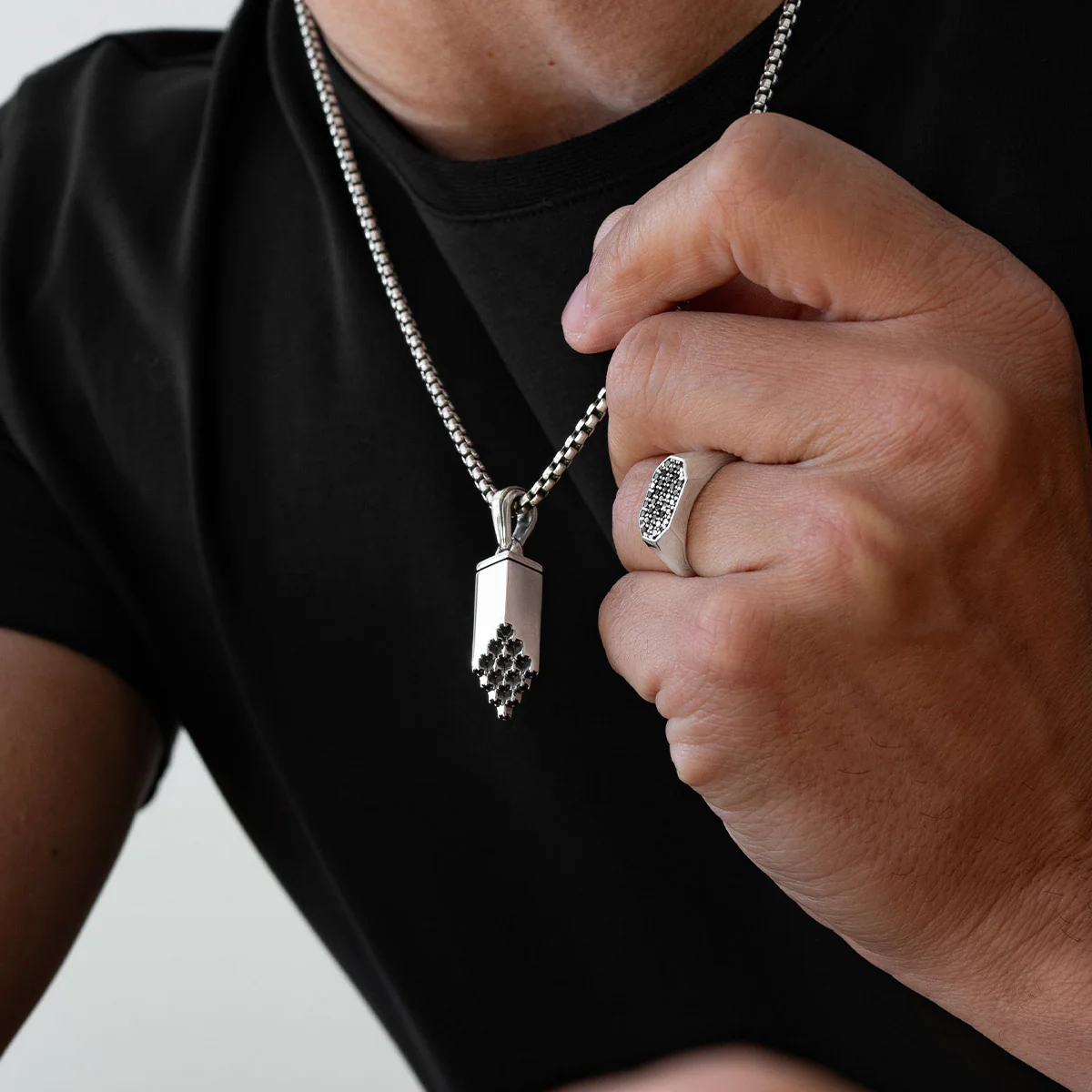 Muqarnas – Black Diamonds Silver Pendant - Image 8