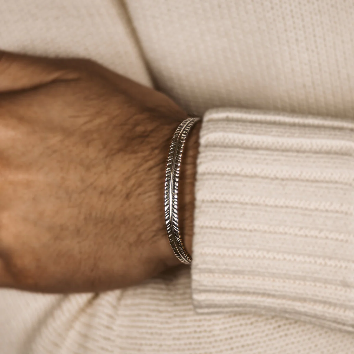 Zahir - Thin Sterling Silver Feather Bangle 6mm - Image 10