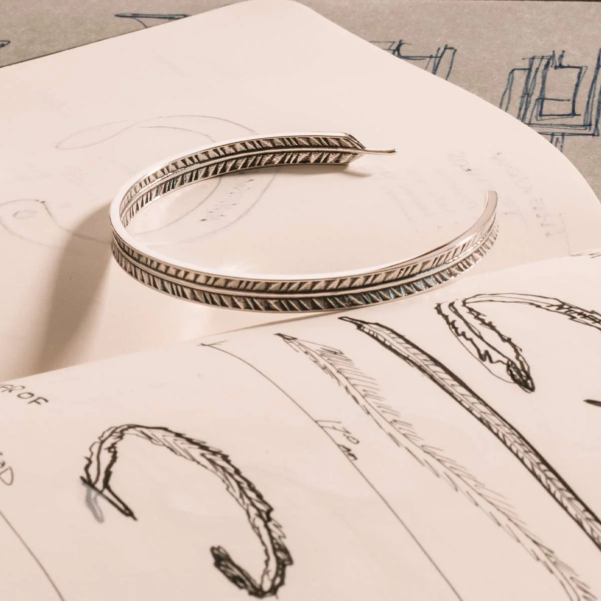 Zahir - Thin Sterling Silver Feather Bangle 6mm - Image 9